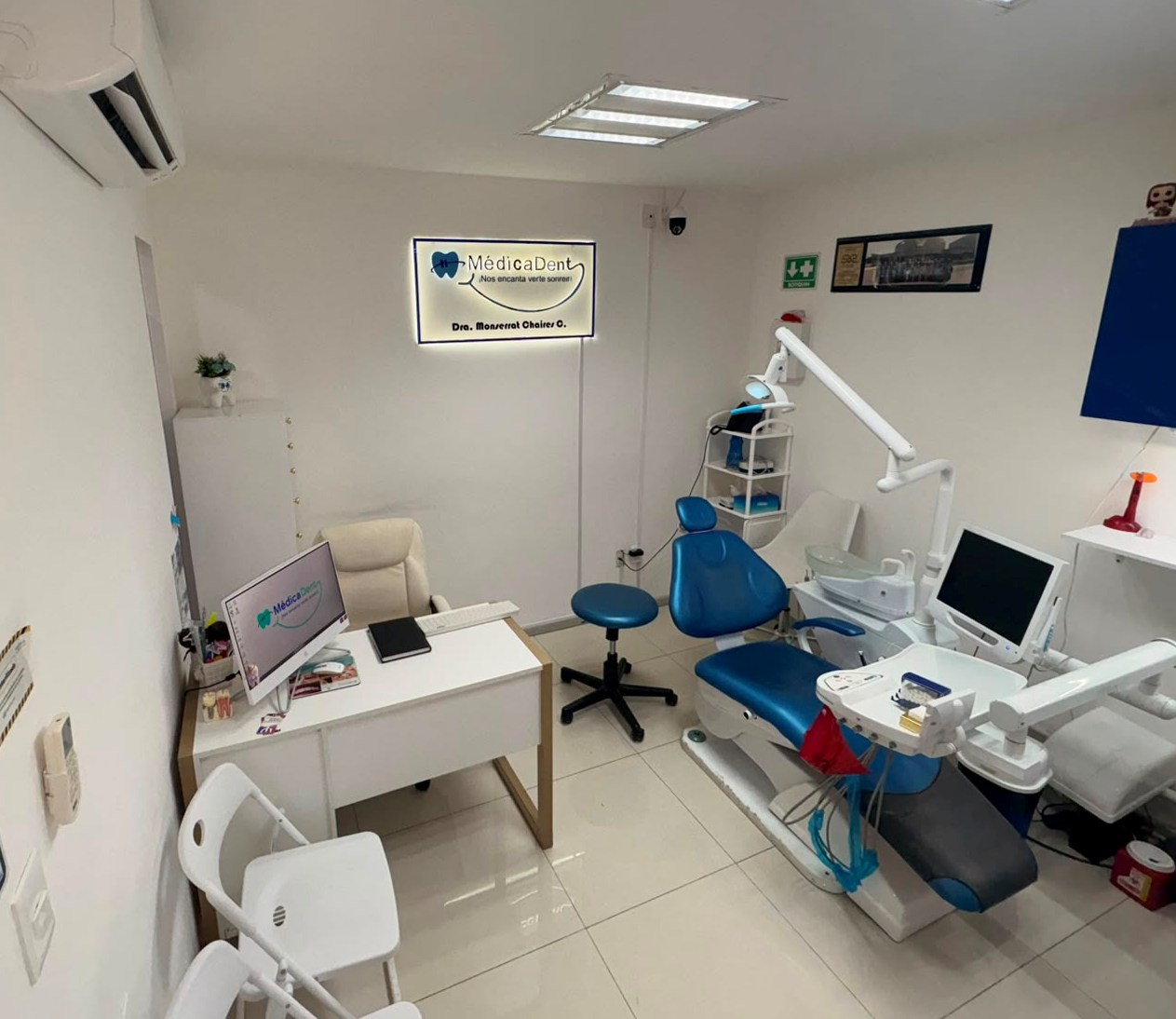 Consultorio de MédicaDent Cosmopol, sillón dental y equipo listo para atención pediátrica